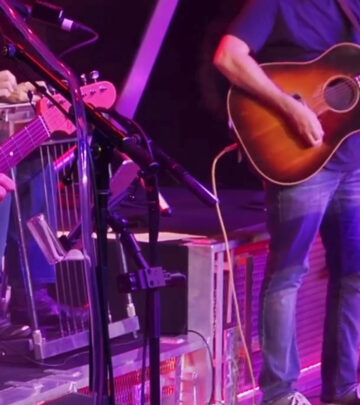 Honoring Trace’s roots with a rendition of 'There's A Girl In Texas' at Nashville’s Ryman.!!