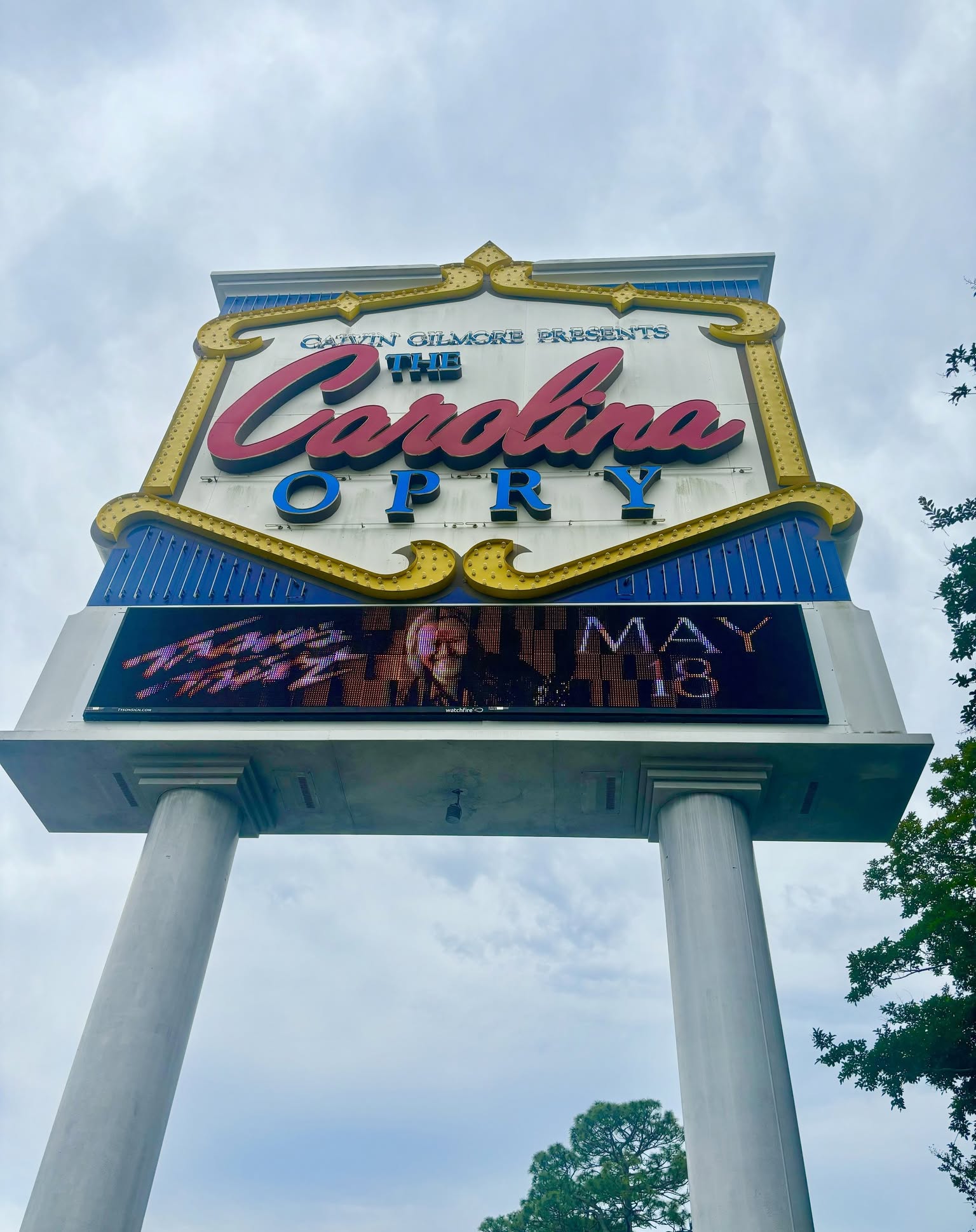 Travis Tritt Headlines Myrtle Beach Tonight Country icon readies for a spirited set at the Carolina Opry Theatre this evening on stage.