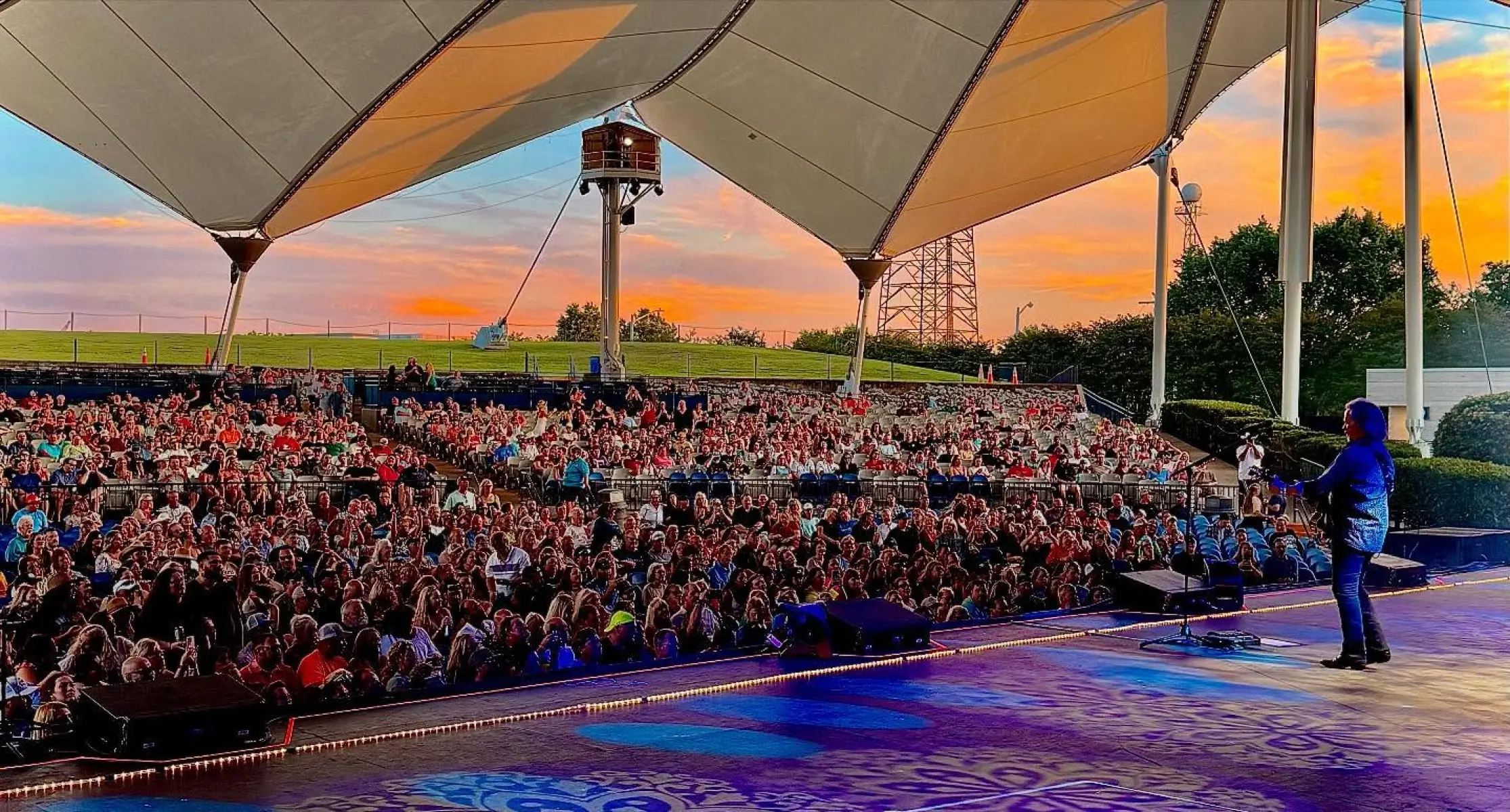 Travis Tritt Rocks Portsmouth Pavilion Live Travis Tritt Electrifies Portsmouth with an energetic live show that thrills fans tonight!!