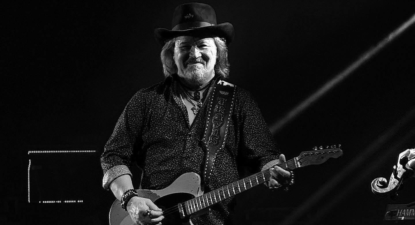 Travis Tritt Rocks Portsmouth Pavilion Live