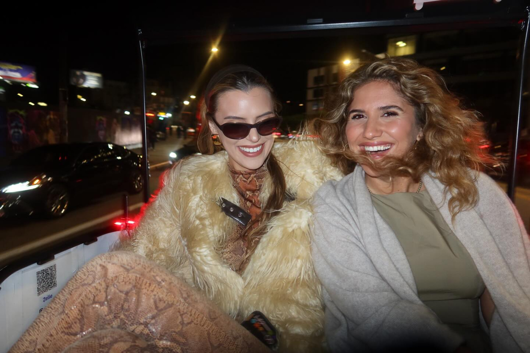 Tuk Tuk Escape: Hollywood Bowl Adventure Vivian Benitez Sewell shares her wild ride experience – a daring tuk tuk journey from a Hollywood icon.
