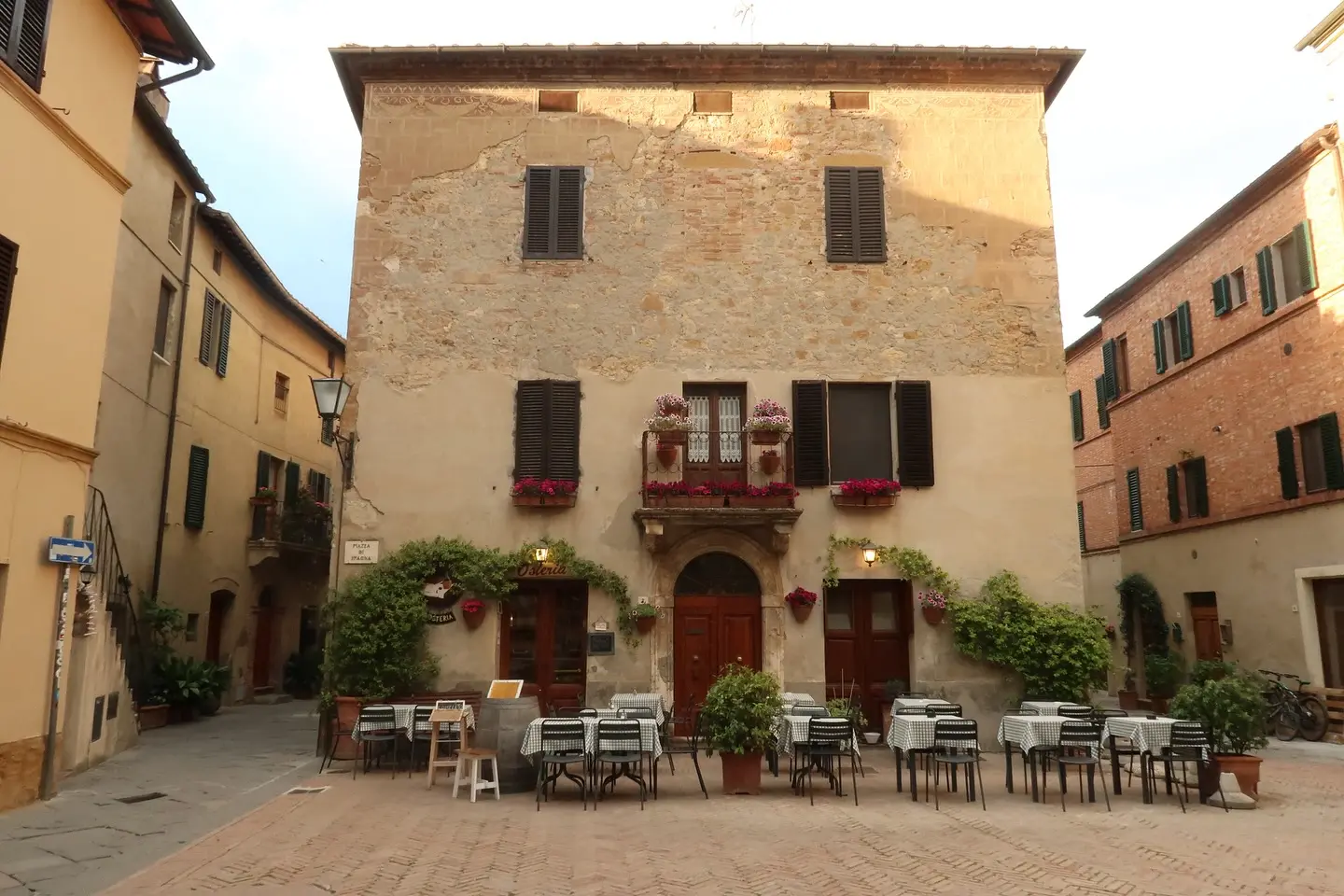 Tuscan Treasures: Florence, Chianti, Pienza & Monteriggioni
