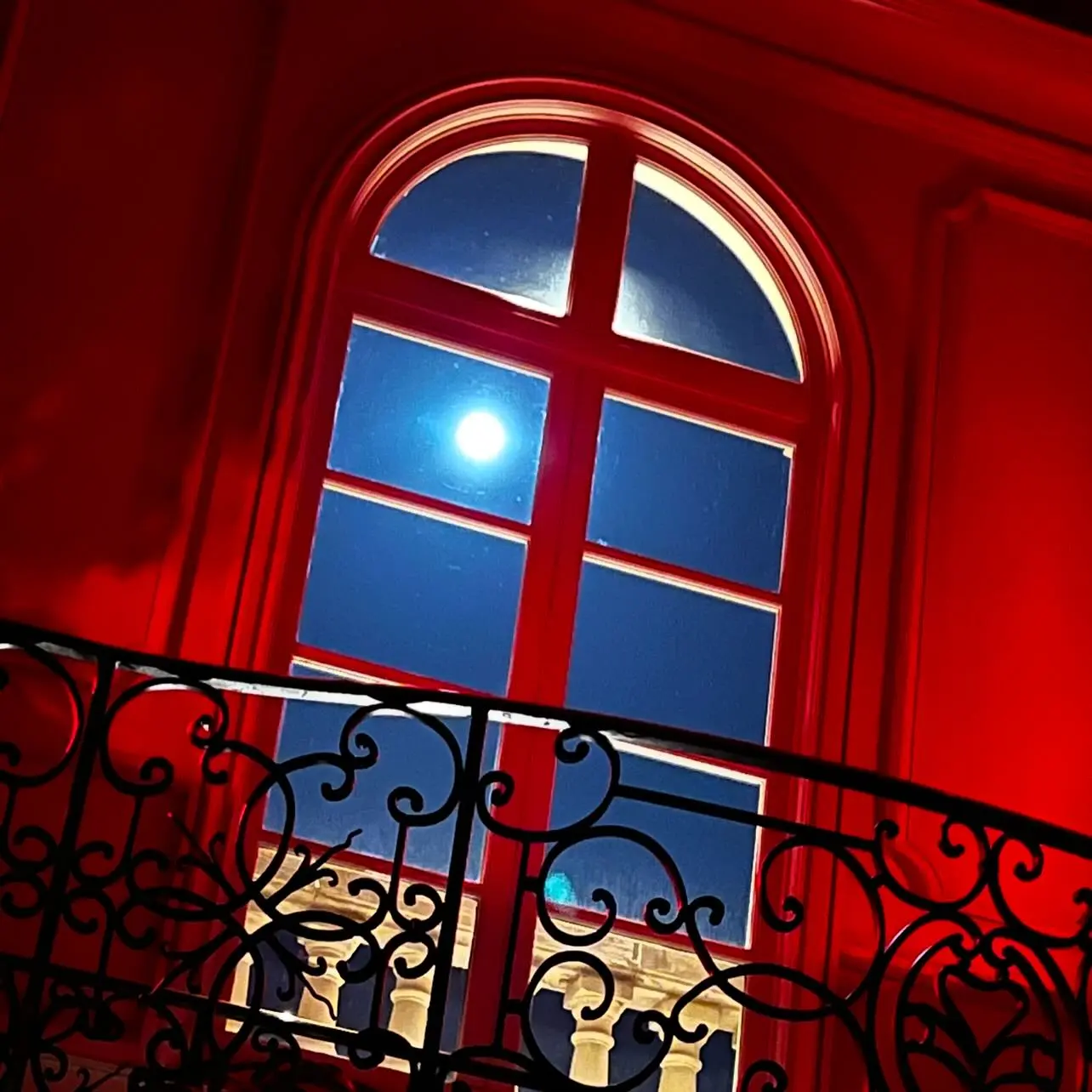 After nonstop flights and mesmerizing nights, Tyrese cherishes the sacred haven of home!!