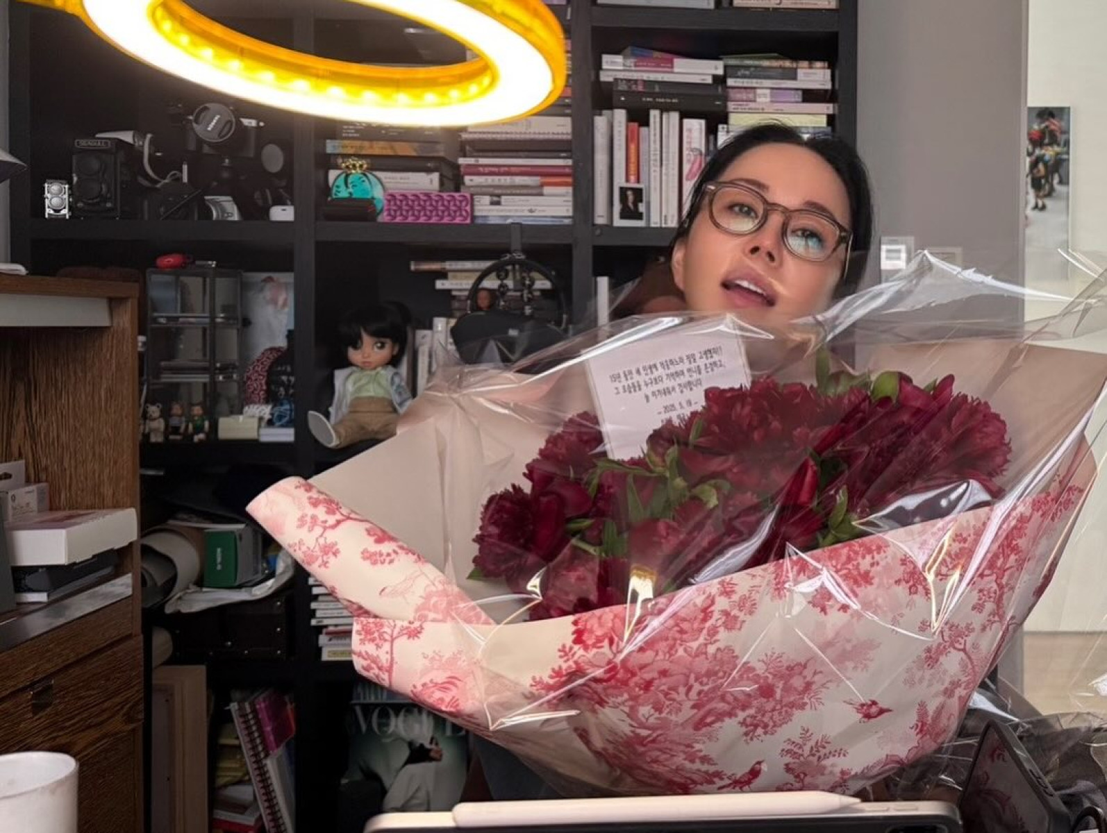 15 Years Post-Thyroid Surgery, Uhm Jung-hwa Honors Loved Ones for Their Unwavering Support