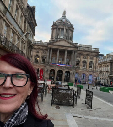 UK Fans Celebrate The Office At Comic Con Liverpool