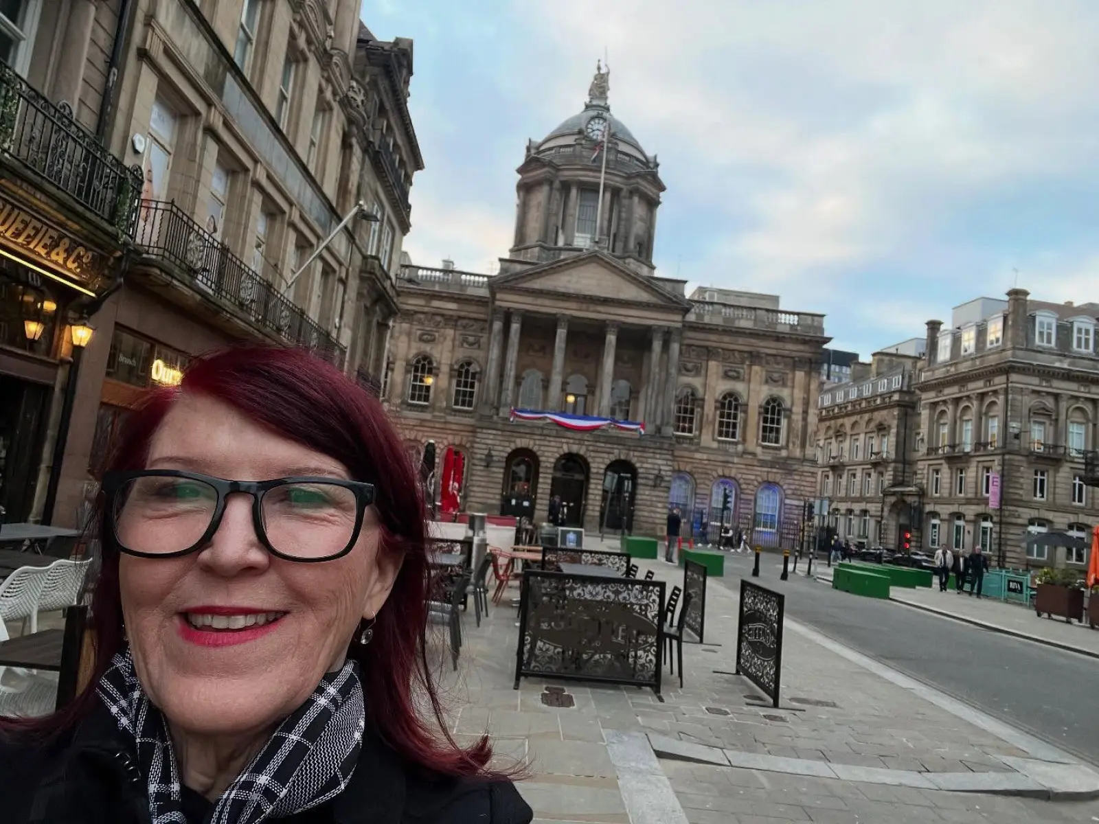 UK fans unite at Comic Con Liverpool, celebrating iconic Office moments and star charm.!!!