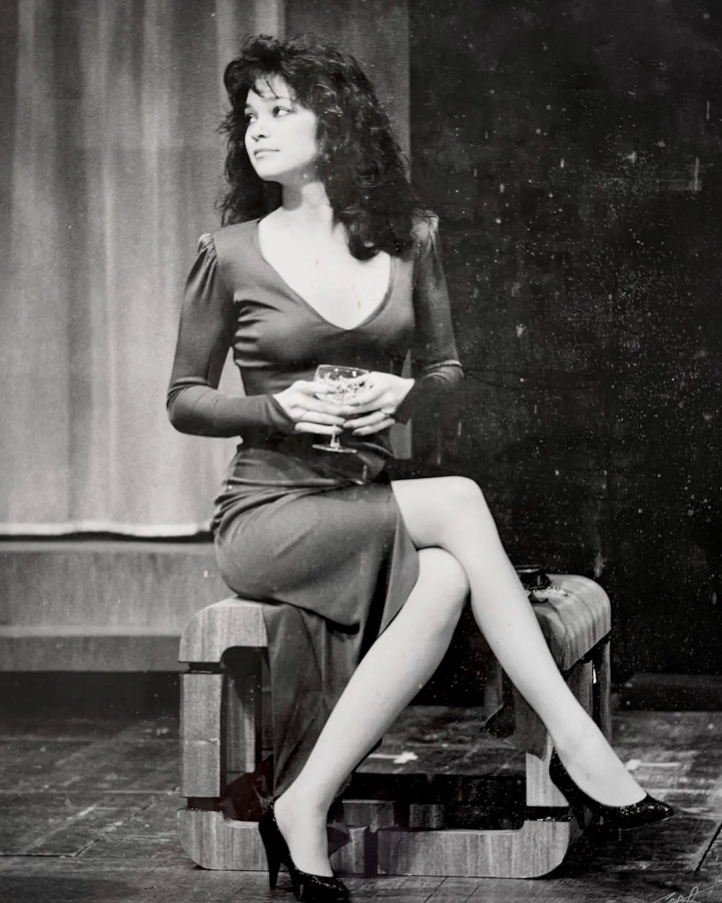 Valerie Bertinelli’s Mid-’80s ‘Vanities’ Stage Throwback Actress revisits Santa Barbara theater days sharing rare snapshots from a 1980s production