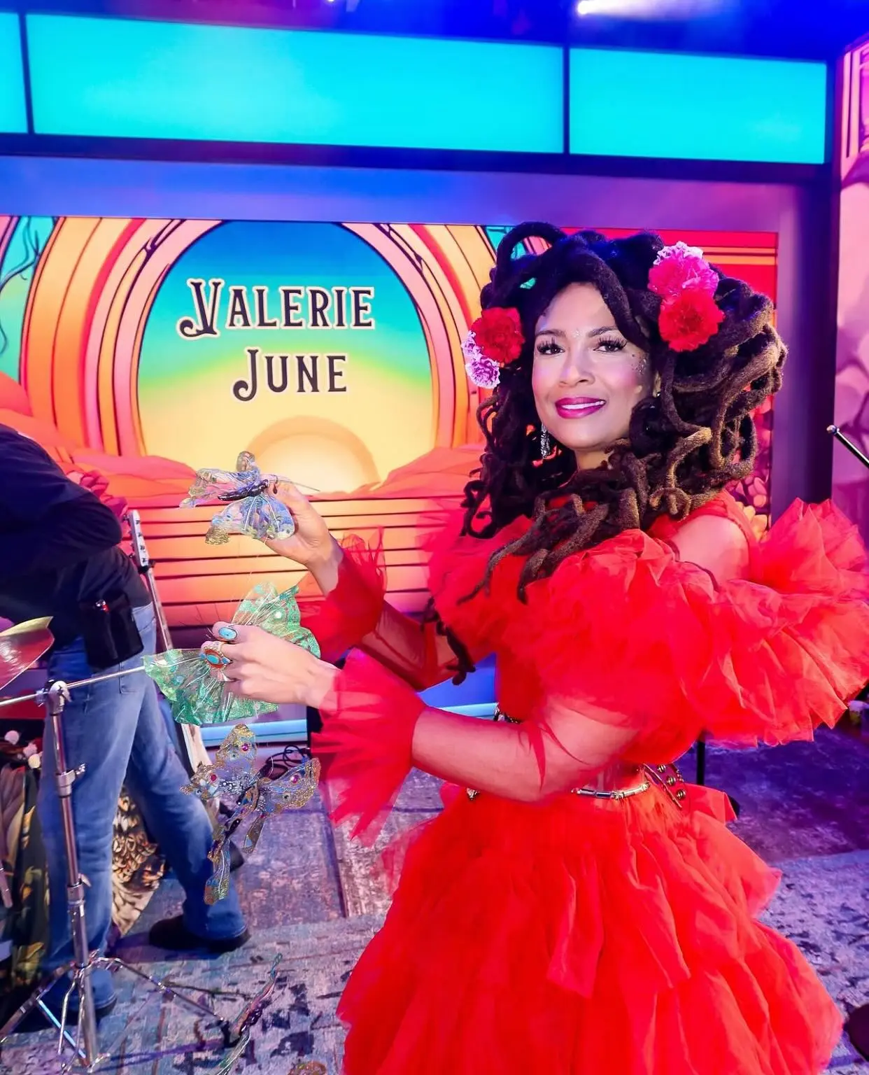 Valerie June’s CBS Mornings Dress Debuts at Nashville Exhibit Enjoy a rare four case show of vintage stage wardrobe at a Tennessee museum this now open.