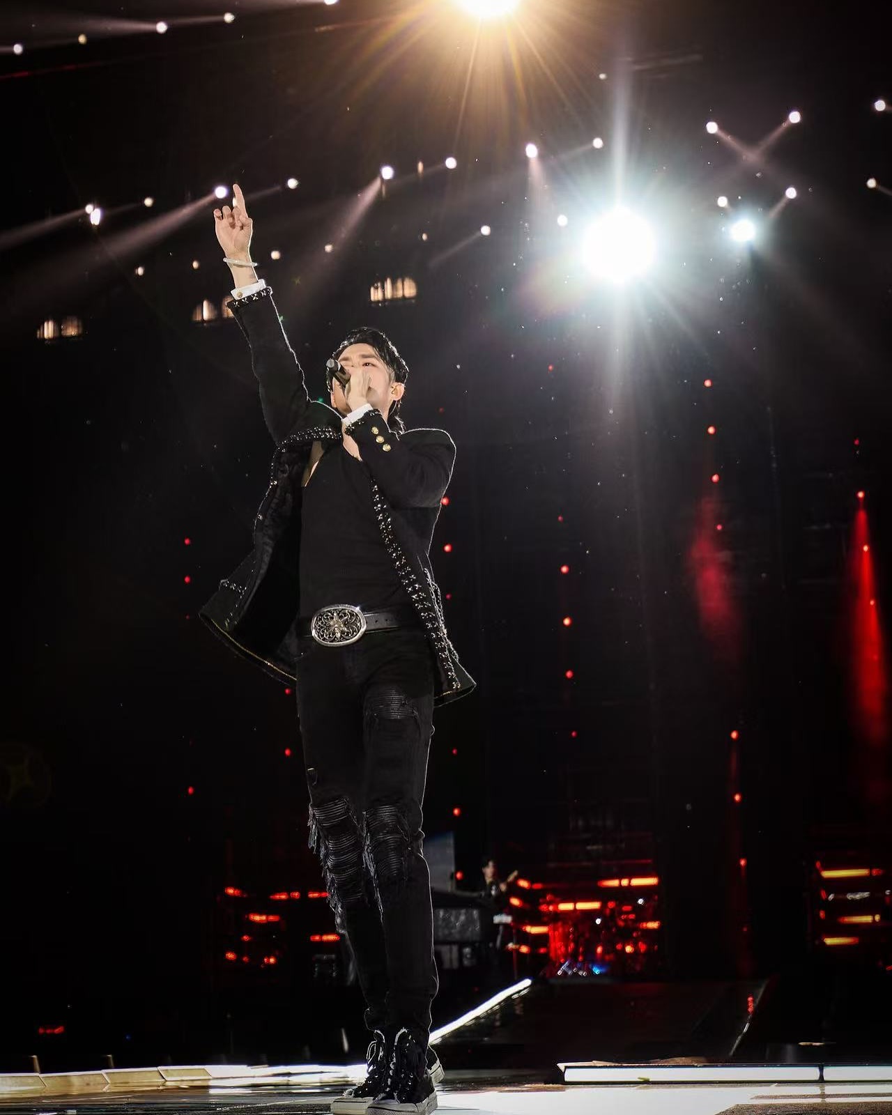 Vanness Wu Enjoys Live Stage Fun on Tour