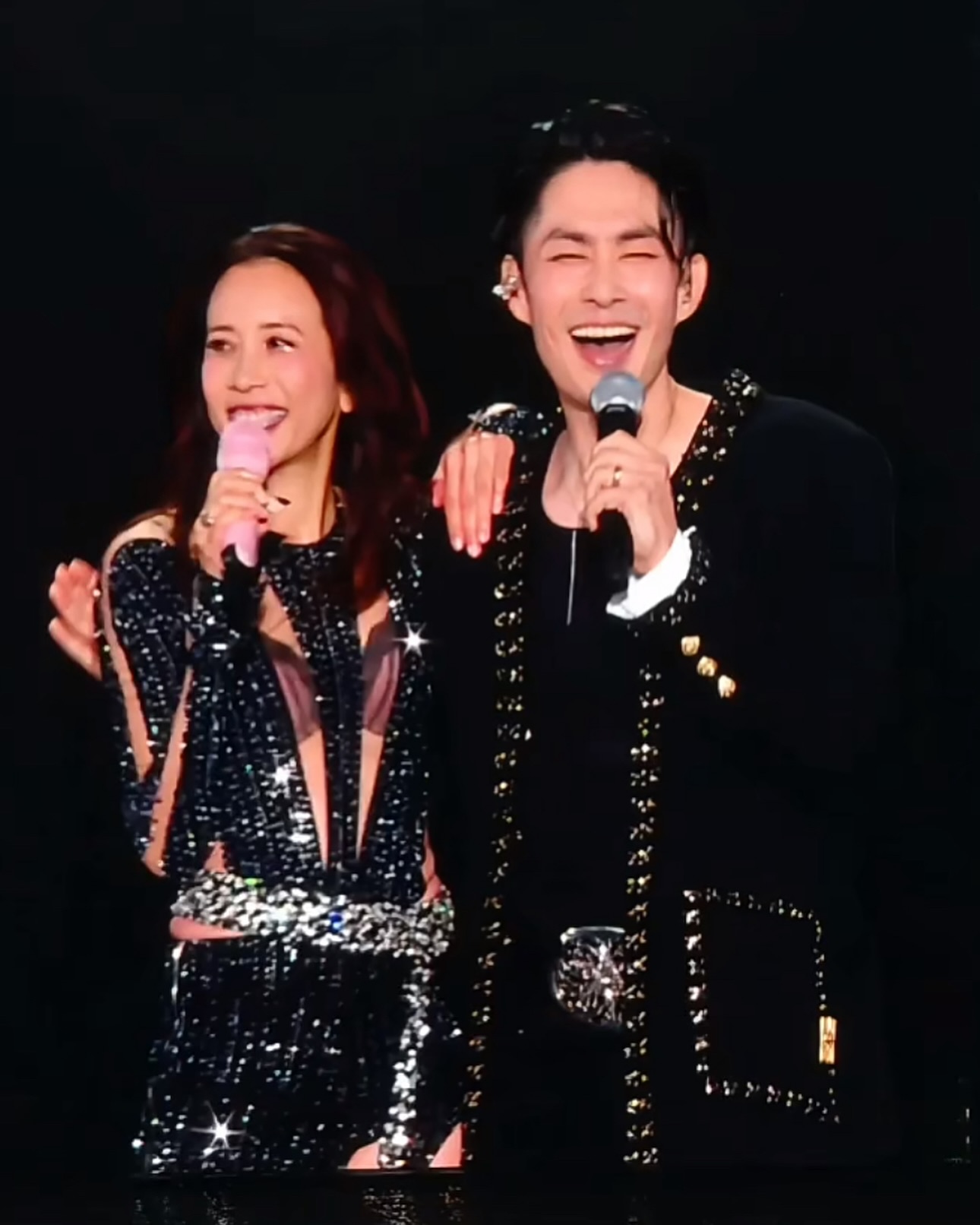 Vanness Wu Enjoys Live Stage Fun on Tour