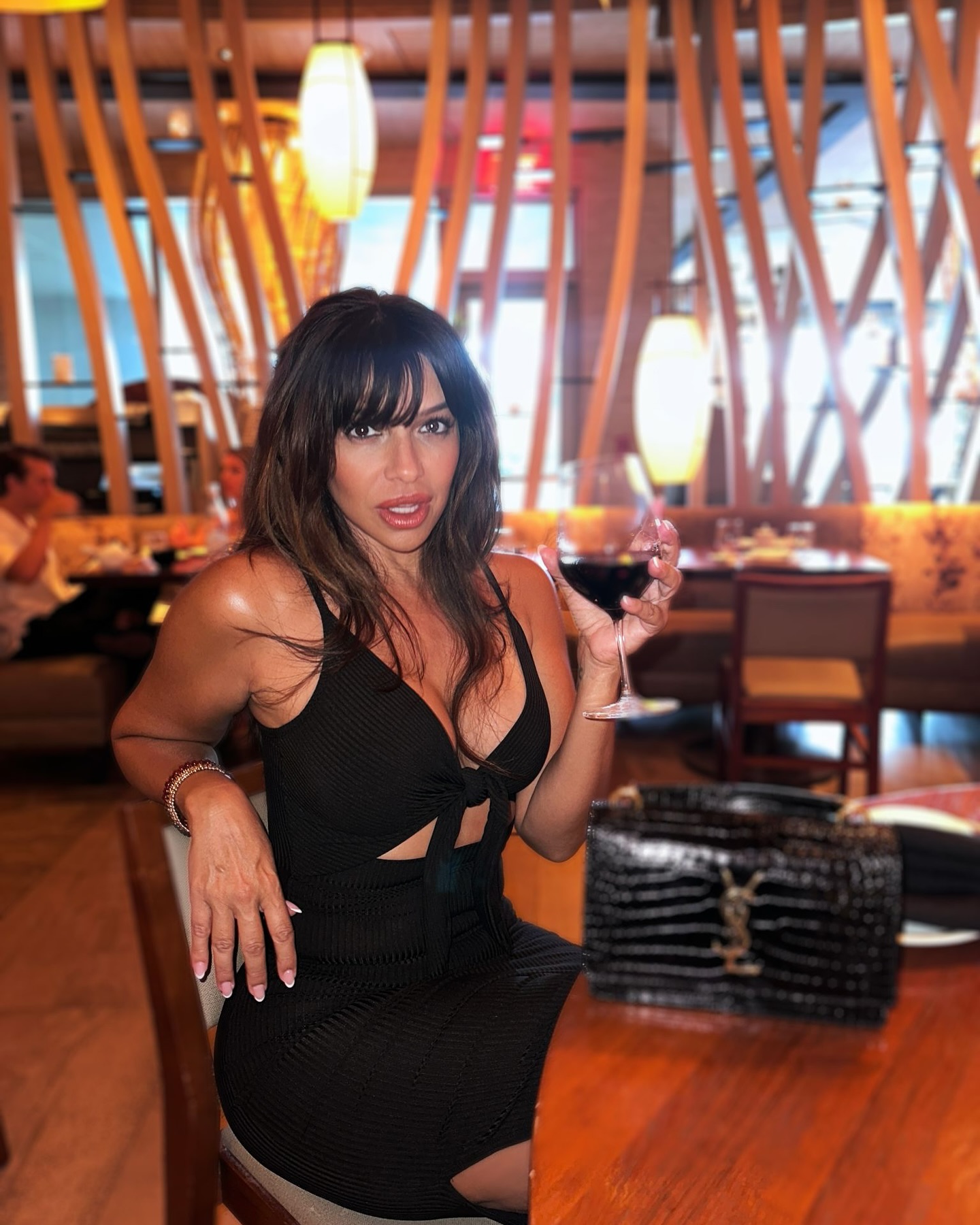 Vida Guerra Exudes Timeless Charm