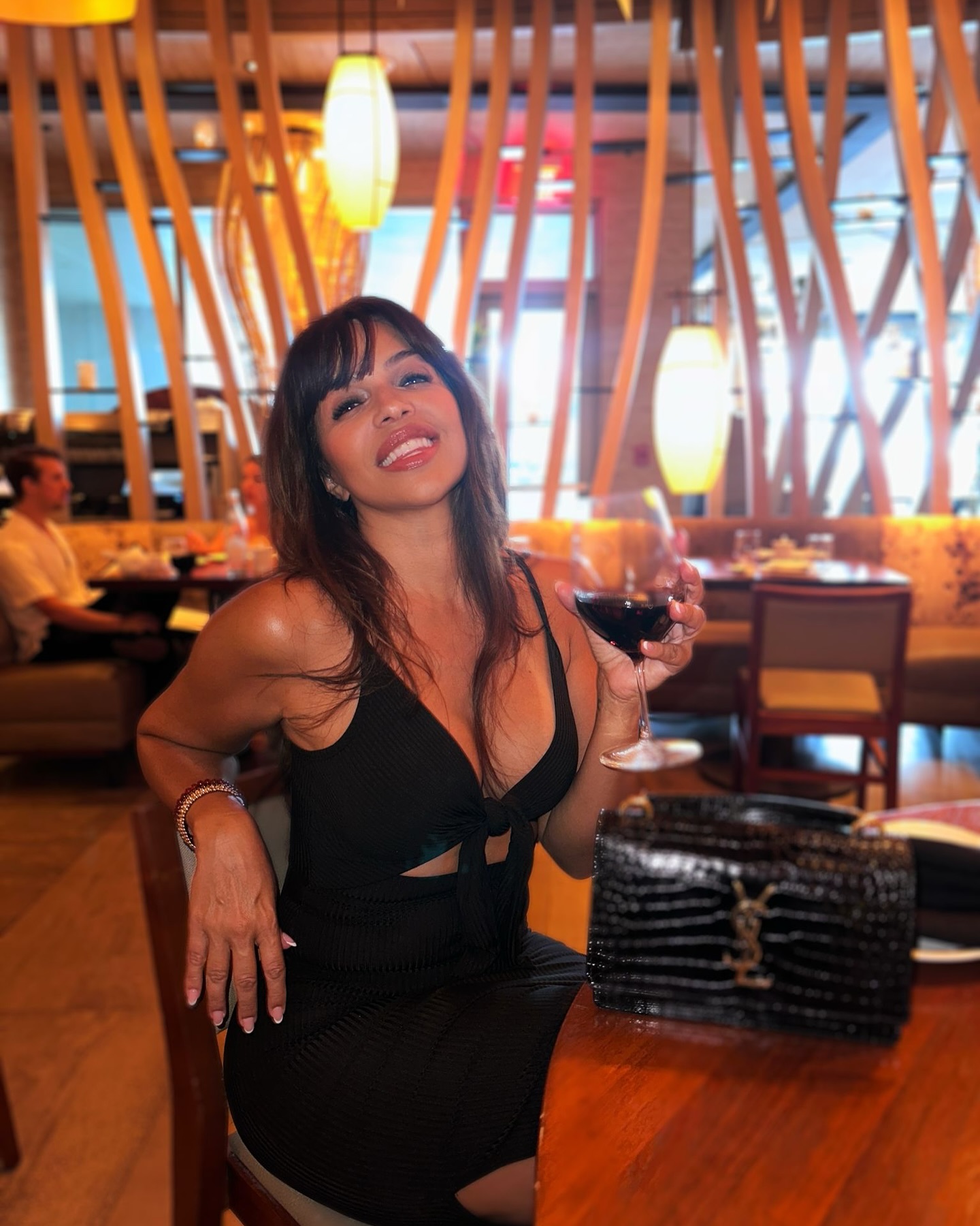 Vida Guerra Exudes Timeless Charm