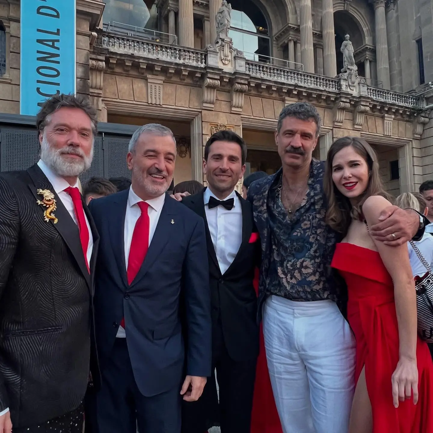Wainwright Shines at Charity Gala