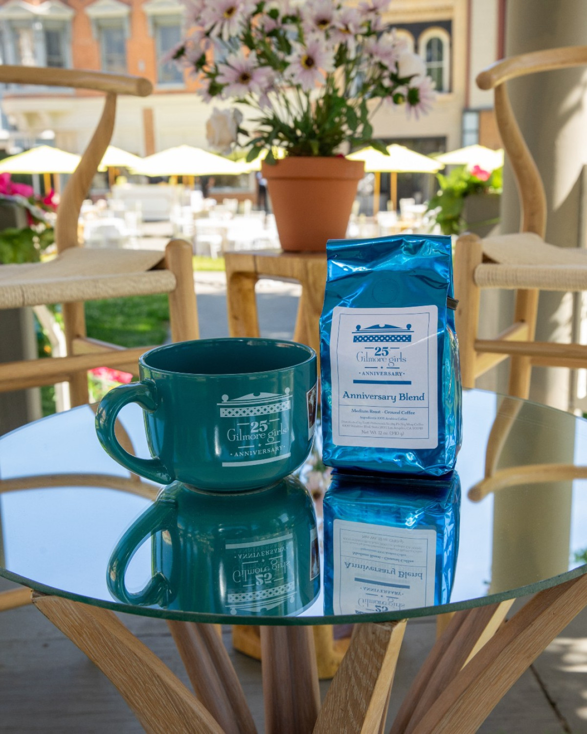 WB Tour Debuts 25th Anniversary Gilmore Girls Coffee Blend Savor! the limited-edition roast and collectible mug marking the show’s silver milestone ✨