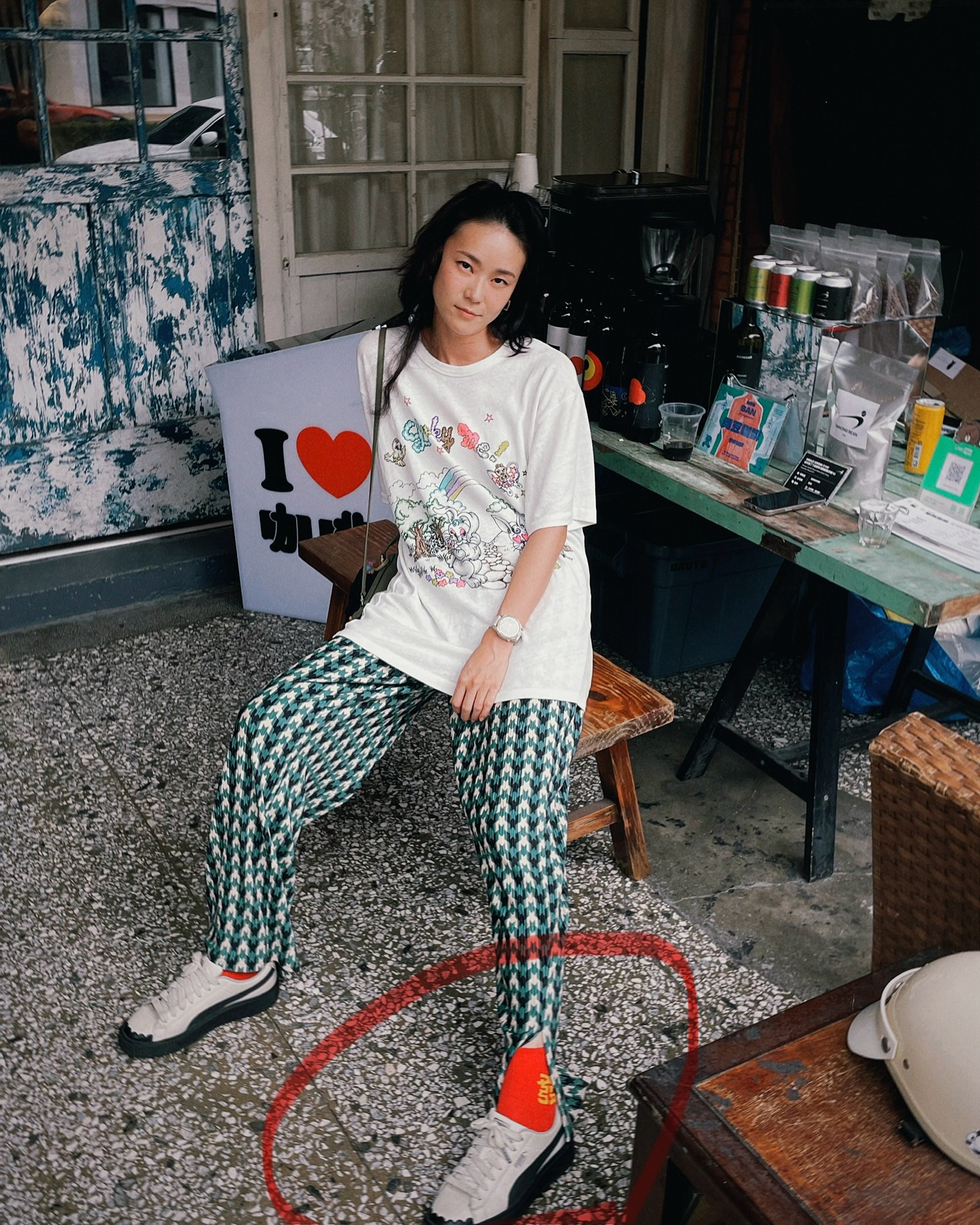 Weekend Market Fashion Delights Spark Second-Hand Buzz