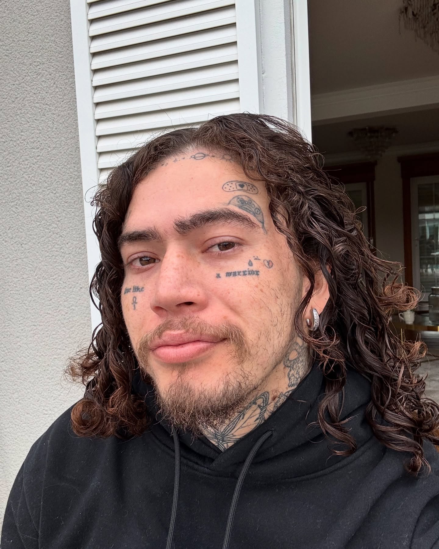 Whindersson Nunes Unveils Bold Hair Transformation The Brazilian star debuts a fresh hairdo in a post that has fans buzzing with zeal tonight