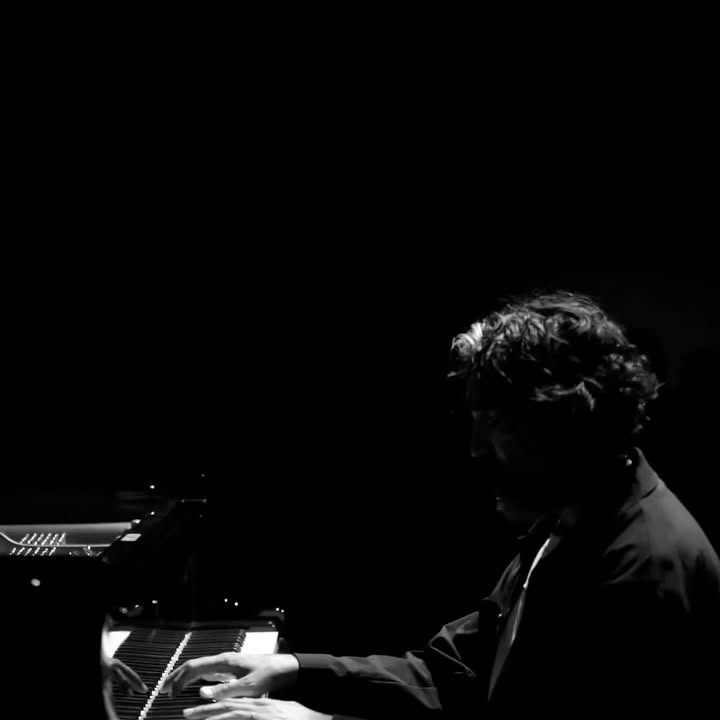Yehezkel Raz's Ethereal Piano Performance