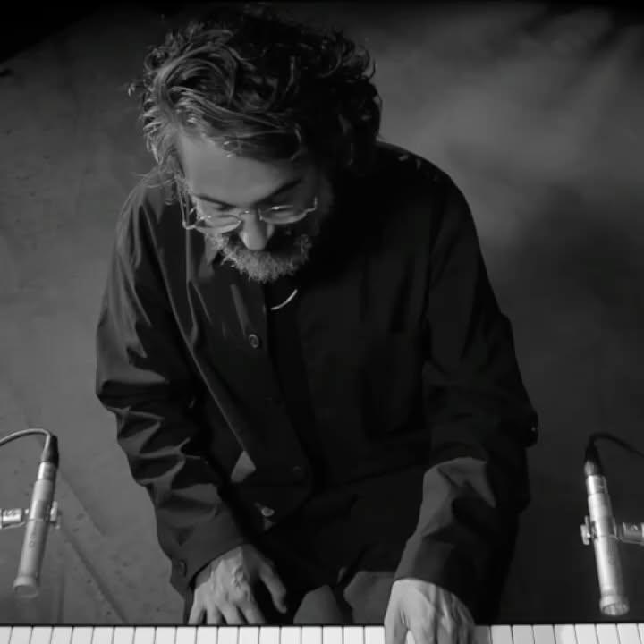 Yehezkel Raz's Ethereal Piano Performance