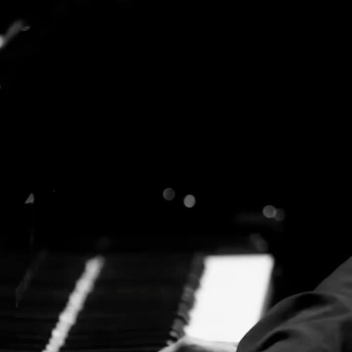 Yehezkel Raz's Ethereal Piano Performance