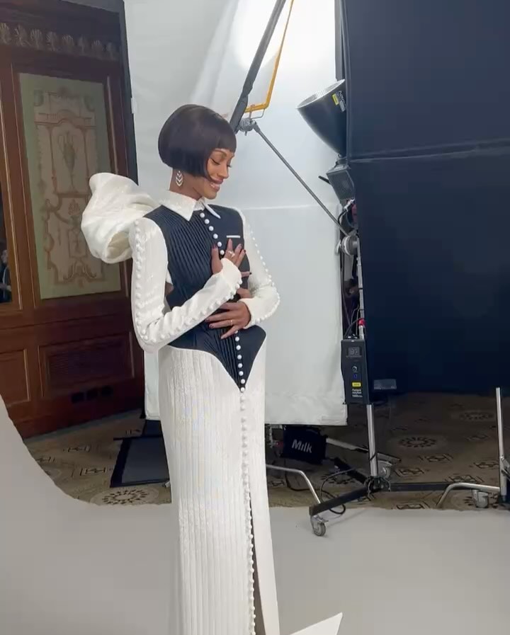 Zoe Saldaña Flaunts Tailored Perfection
