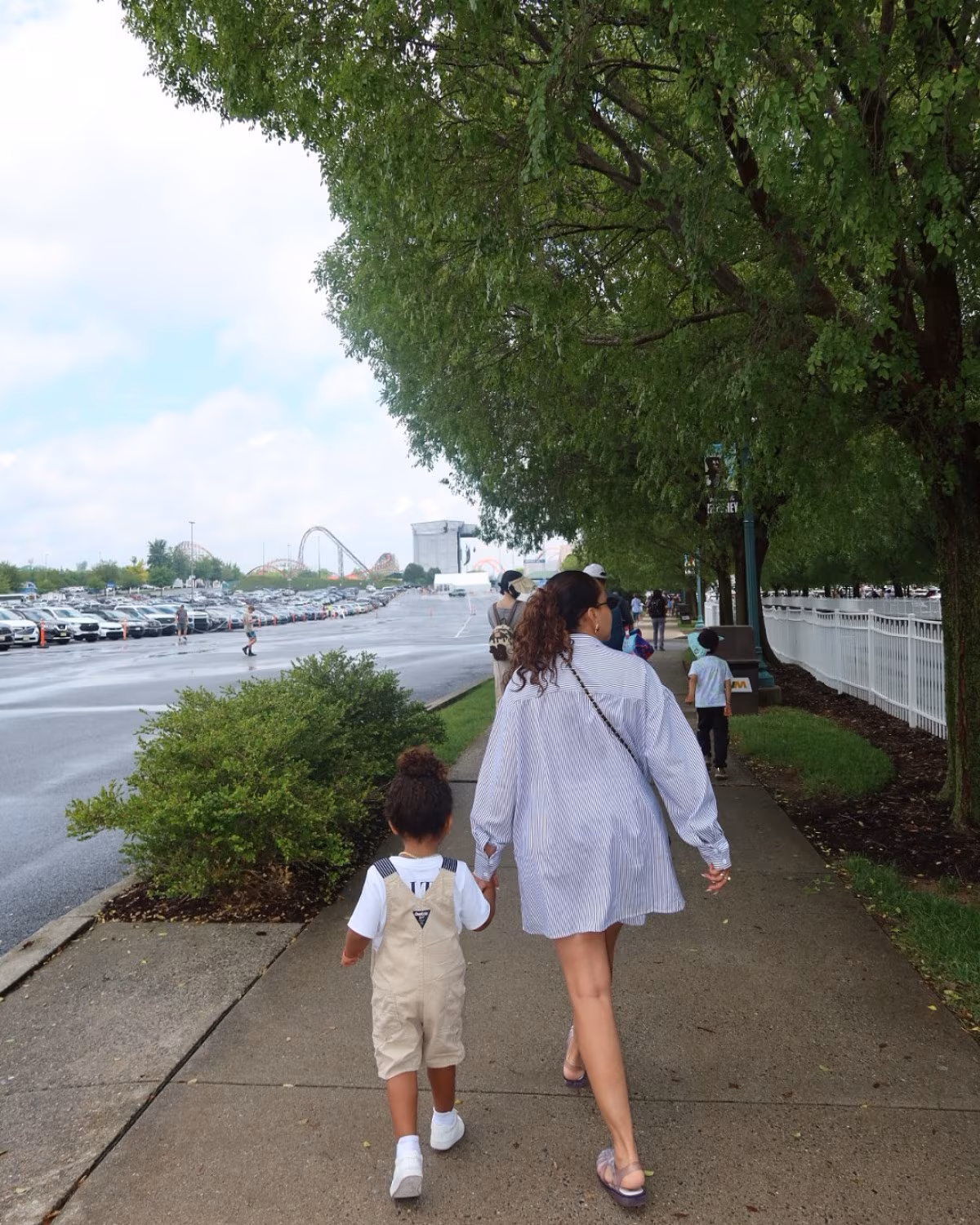 Cheetah Girls alum mom takes Ever James to fun PA hotspots Hersheypark, Soergel Orchards!!