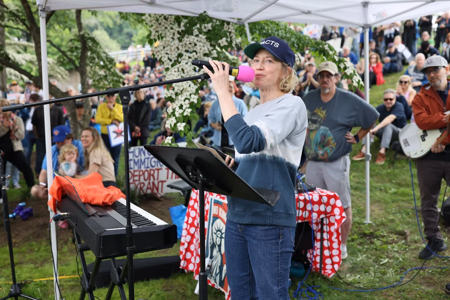 Carrie Coon Joins #NoKings Westchester Community Rally Versatile performer stands with locals in safe gathering, praising organizers for turnout!