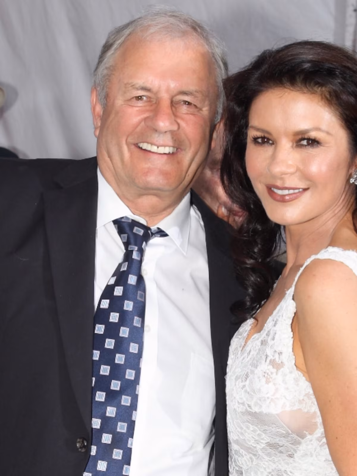 Welsh actress shares old family snaps and a touching note to her beloved pop this holiday.
