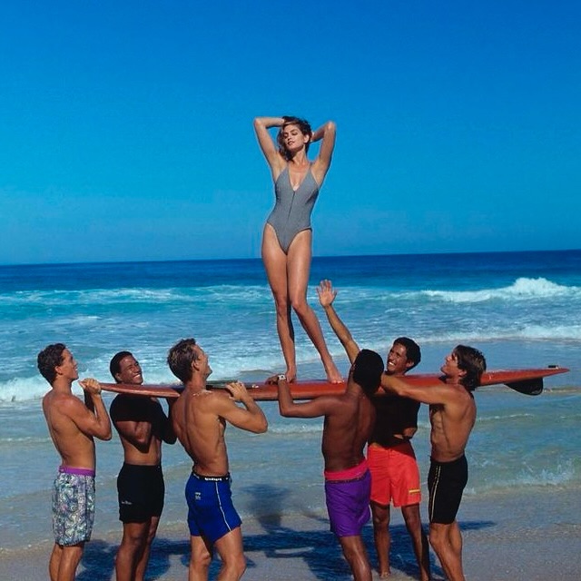 Cindy Crawford Welcomes Summer With Beachside Post