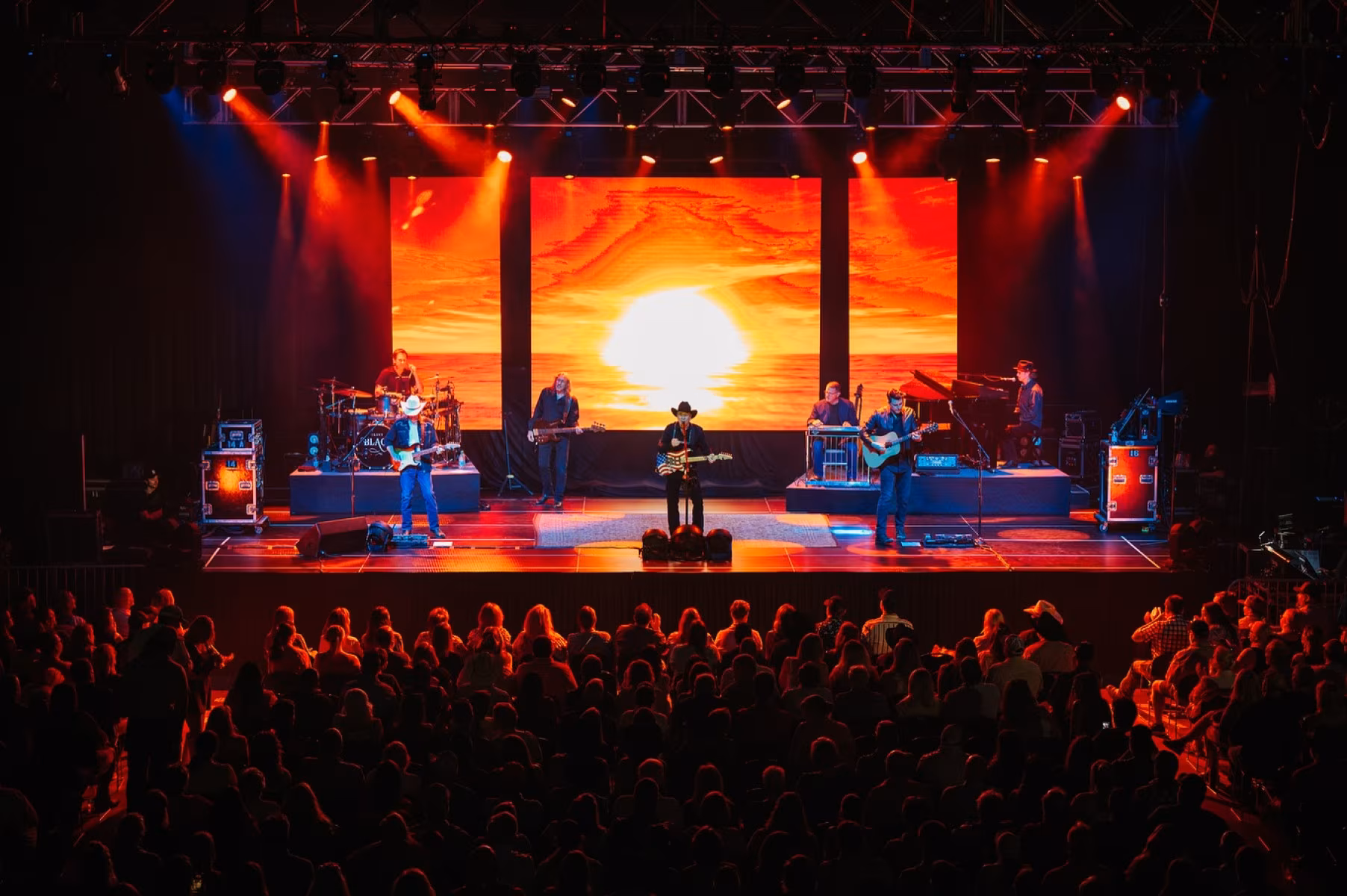 Georgia audience sings along with country icon on sold-out Back On The Blacktop Tour stop