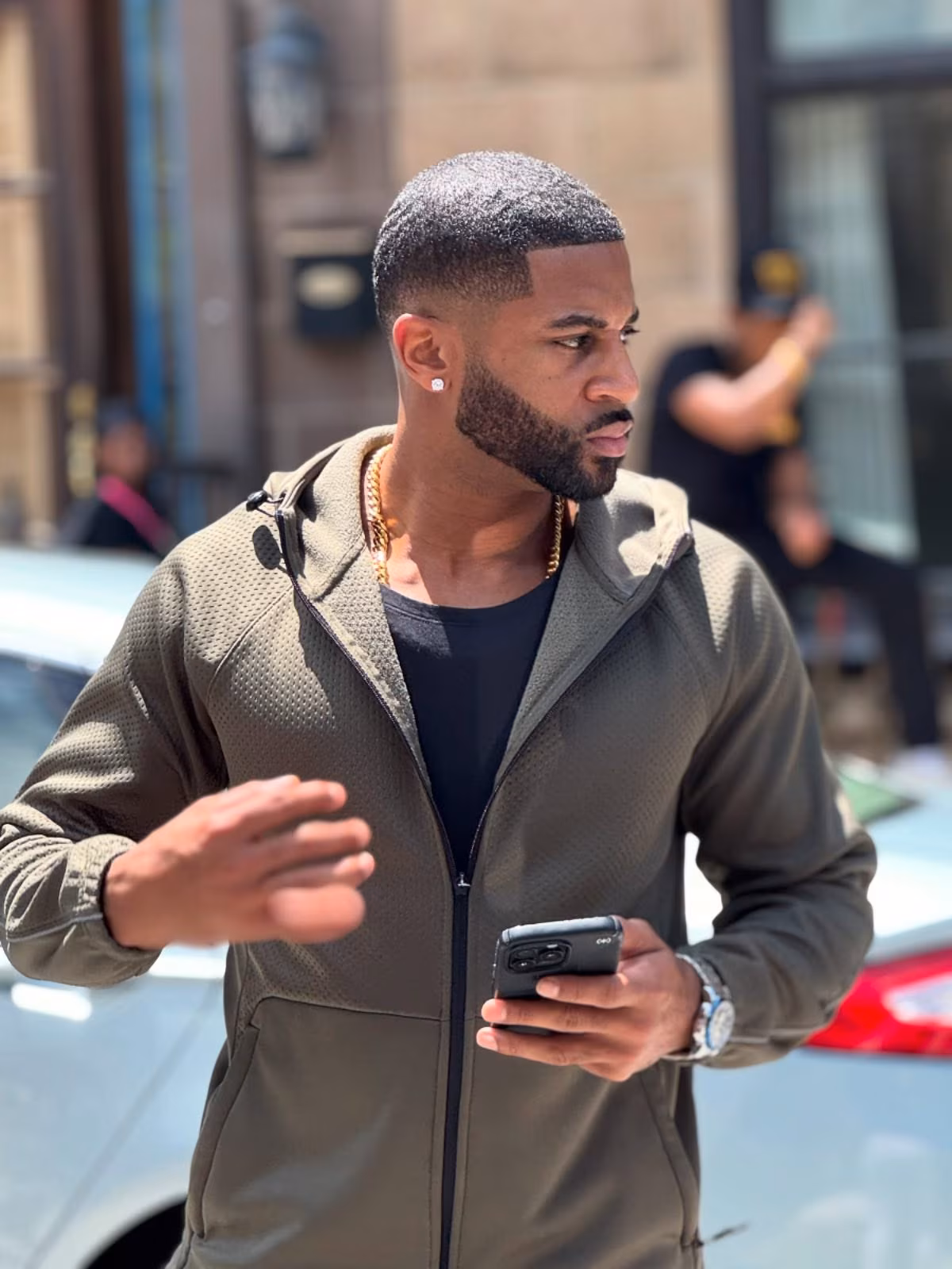 Devale Ellis Teases Sistas Season 9 with Zac’s Chilling Stare Devale Ellis’s latest Instagram snap has fans buzzing over what lies ahead for BET’s drama.