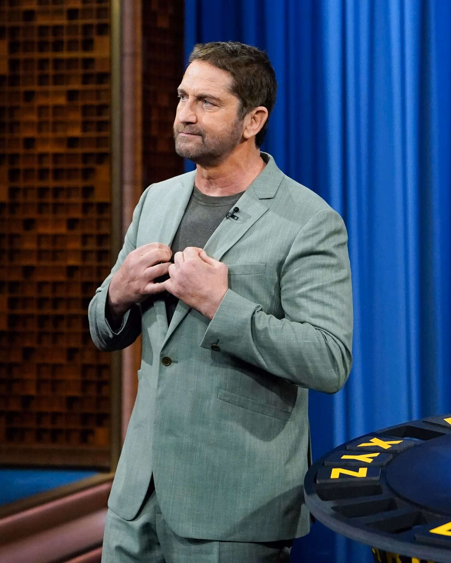 Gerard Butler Dives Into How to Train Your Dragon on Fallon