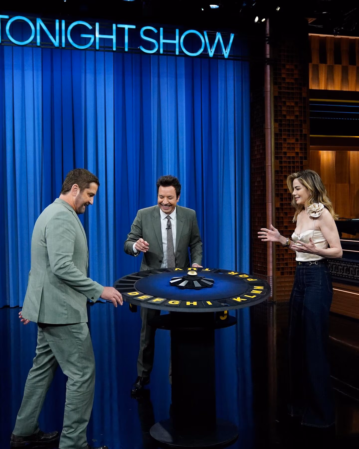 Gerard Butler Dives Into How to Train Your Dragon on Fallon