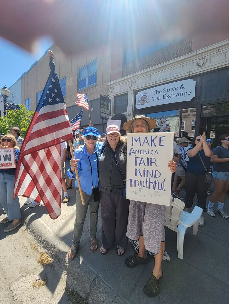Glenn Close Drums Up Support for Democracy