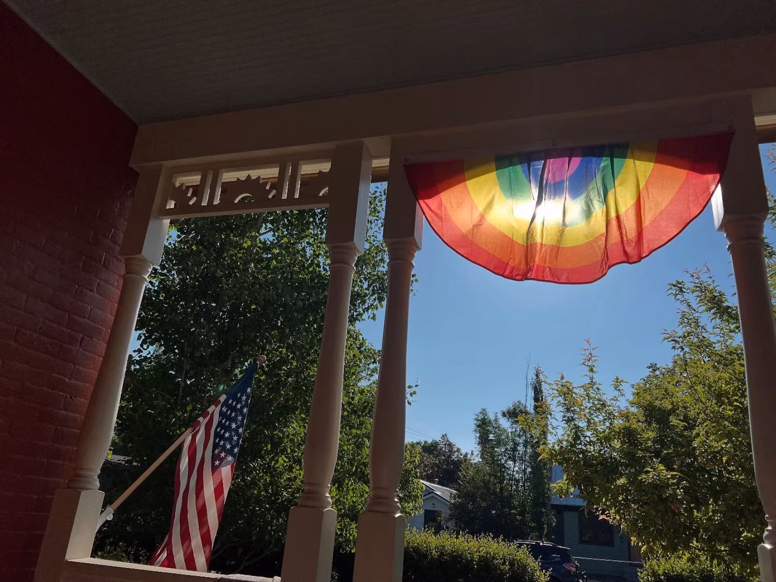 Glenn Close Soaks Up Morning Vibes on Her Front Porch Oscar-nominated actress reveals serene daybreak snapshot accompanied by mountain bluebirds