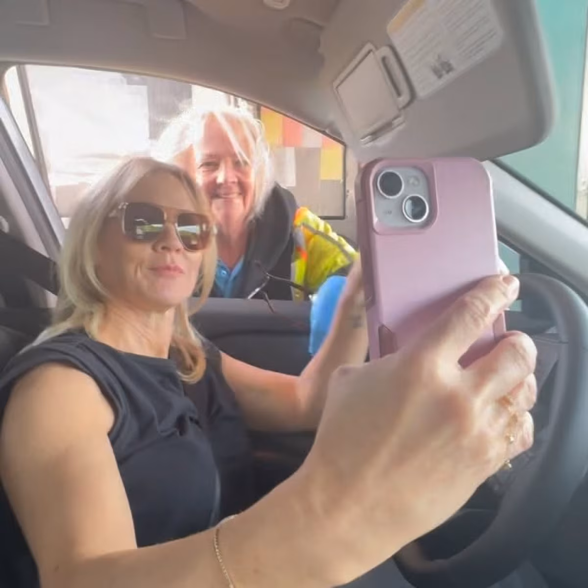 Jennie Garth’s Spring Snapshot: Stars, Style and Starbucks Pup Cups Catch the actress’s latest highlights, from golf days and dog grooming to collaborations!!