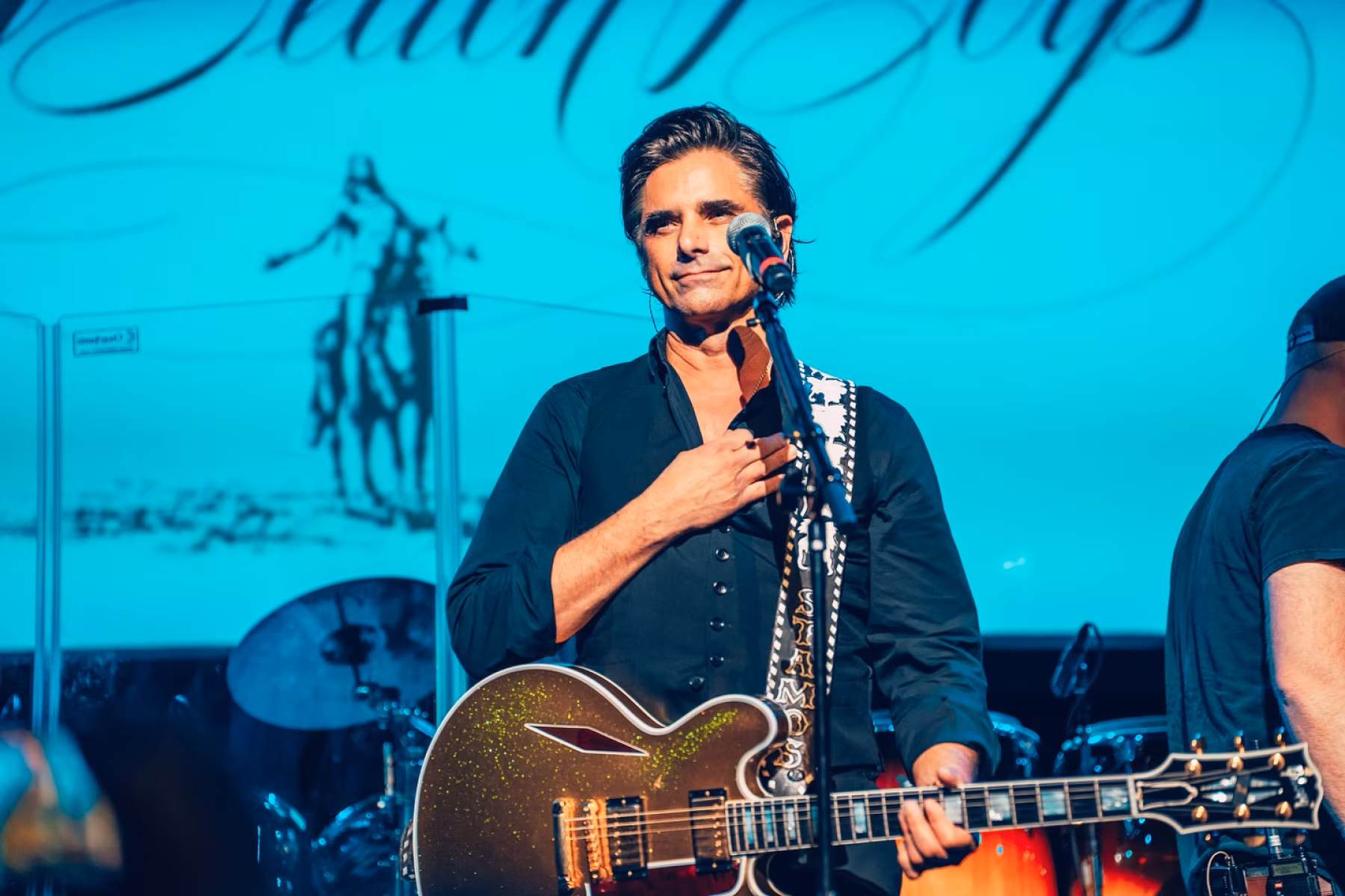 Stamos gives fans a peek at life in a photodump with candid rehearsal and downtime images.