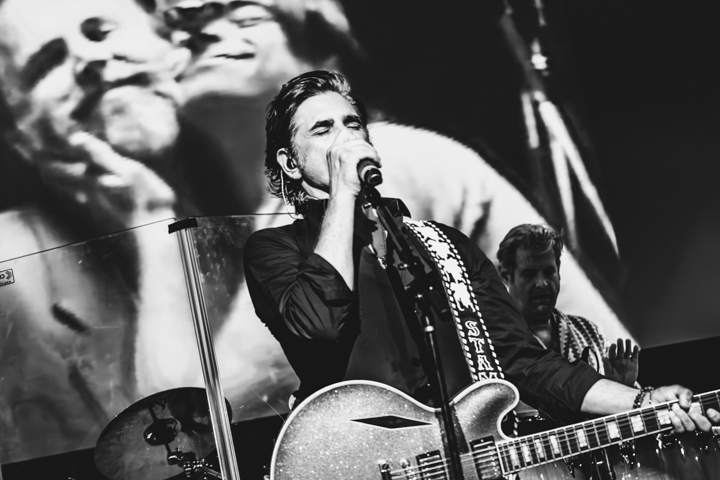 John Stamos Drops Candid Beach Boys Tour Photodump