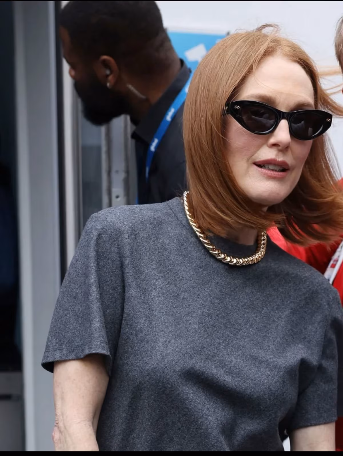 Julianne Moore’s ‘Last Week 🙄’ Post Shows Backstage Style Fans glimpse her modern off-duty moments and set-life snapshots that reveal her chic side.
