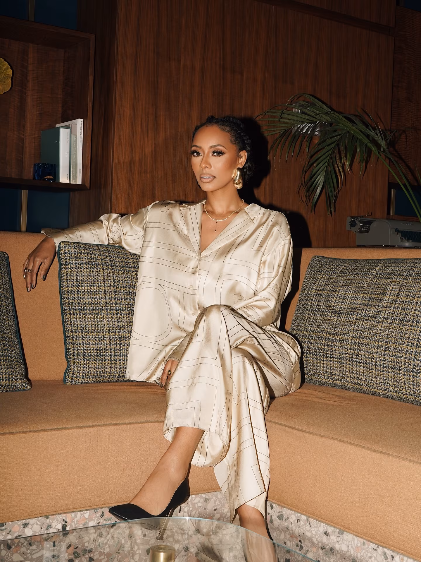 Keri Hilson Teases ‘My Theme Song’ for Comeback Pop star shares sleek images hinting at new music, stoking anticipation among eager fans!!