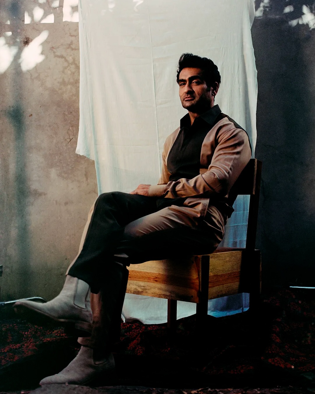 Kumail Nanjiani Shares New Photos of Cat’s Chair Feud