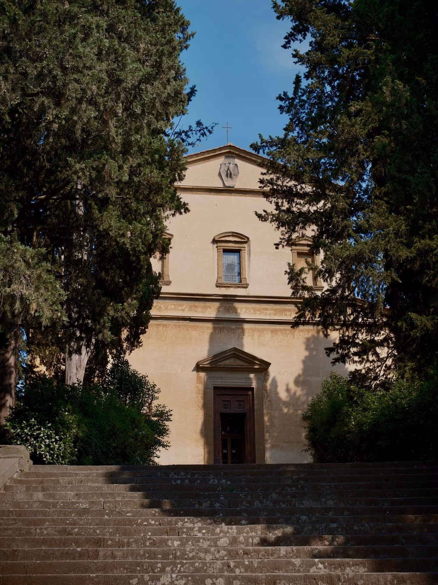 Actress storyteller shares reflections from a sunlit cemetery on Florence’s historic ridge