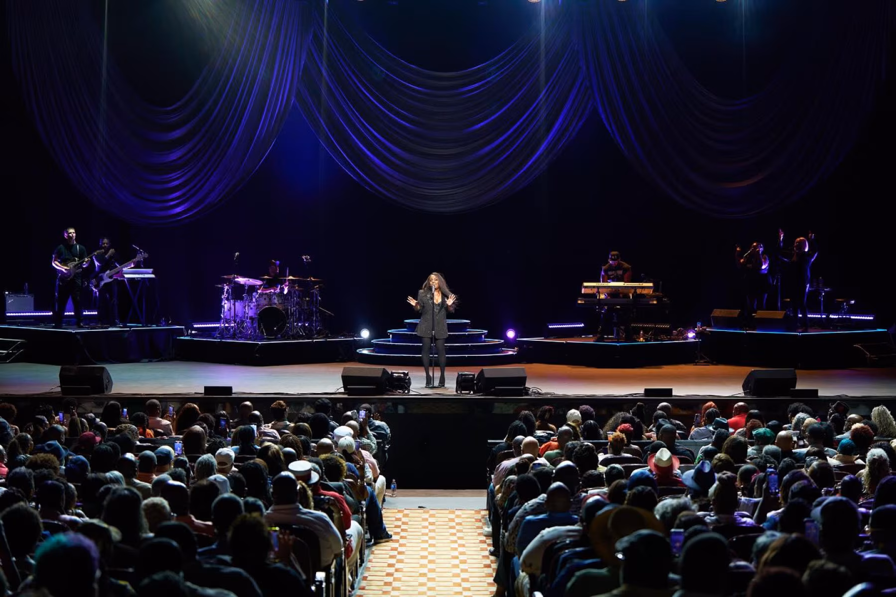 Ledisi Celebrates St. Louis Triumph, Heads to Cincinnati Soul star thanks St. Louis fans for an amazing show, gearing up for Cincinnati excitement!