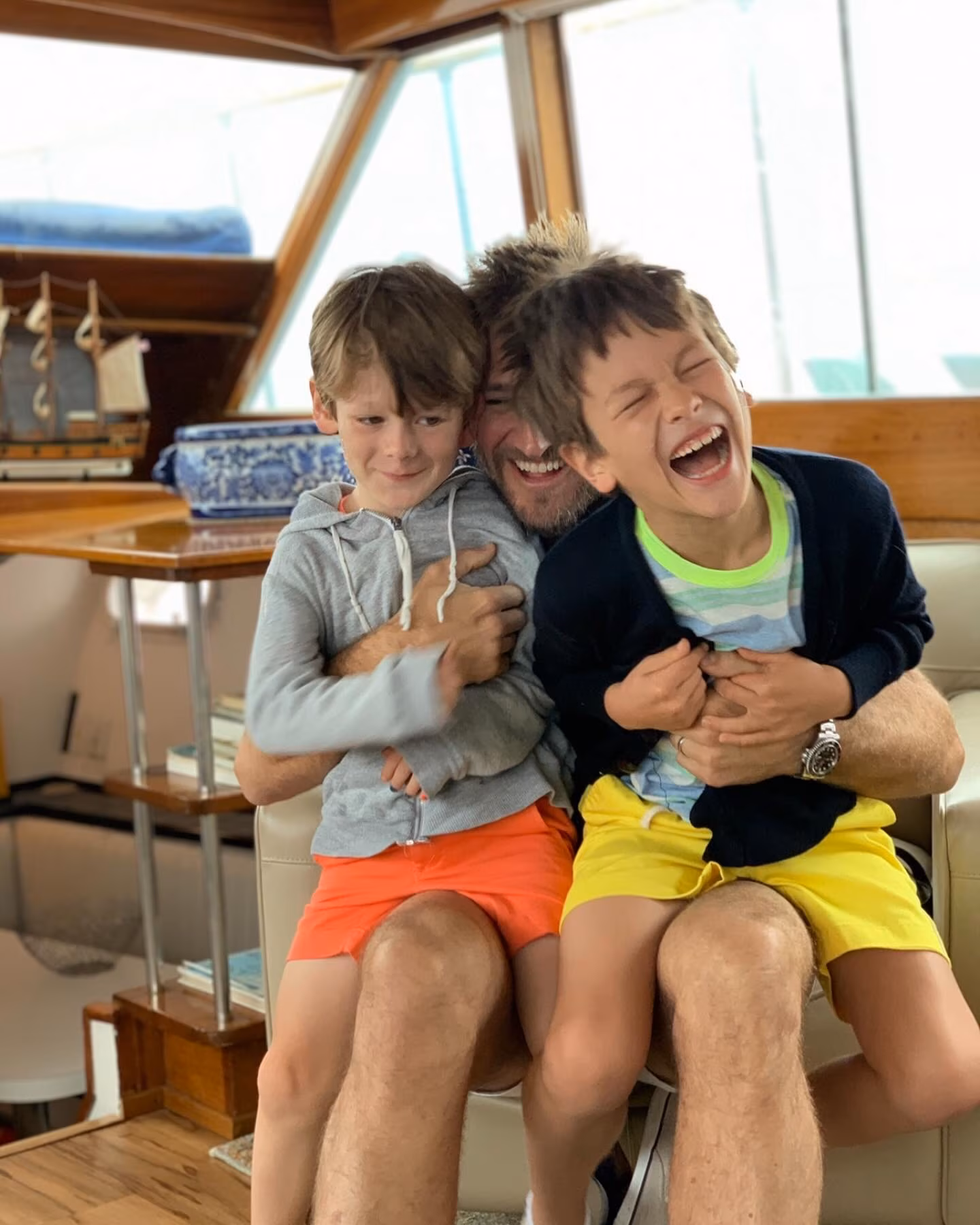 Lindsay Price Cheers Curtis Stone on Father’s Day Price shares a family photo, saluting Curtis Stone’s dad skills in a succinct, lovely note