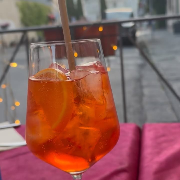 Lindsay Price Embraces Italy on Scenic Tuscany Trip