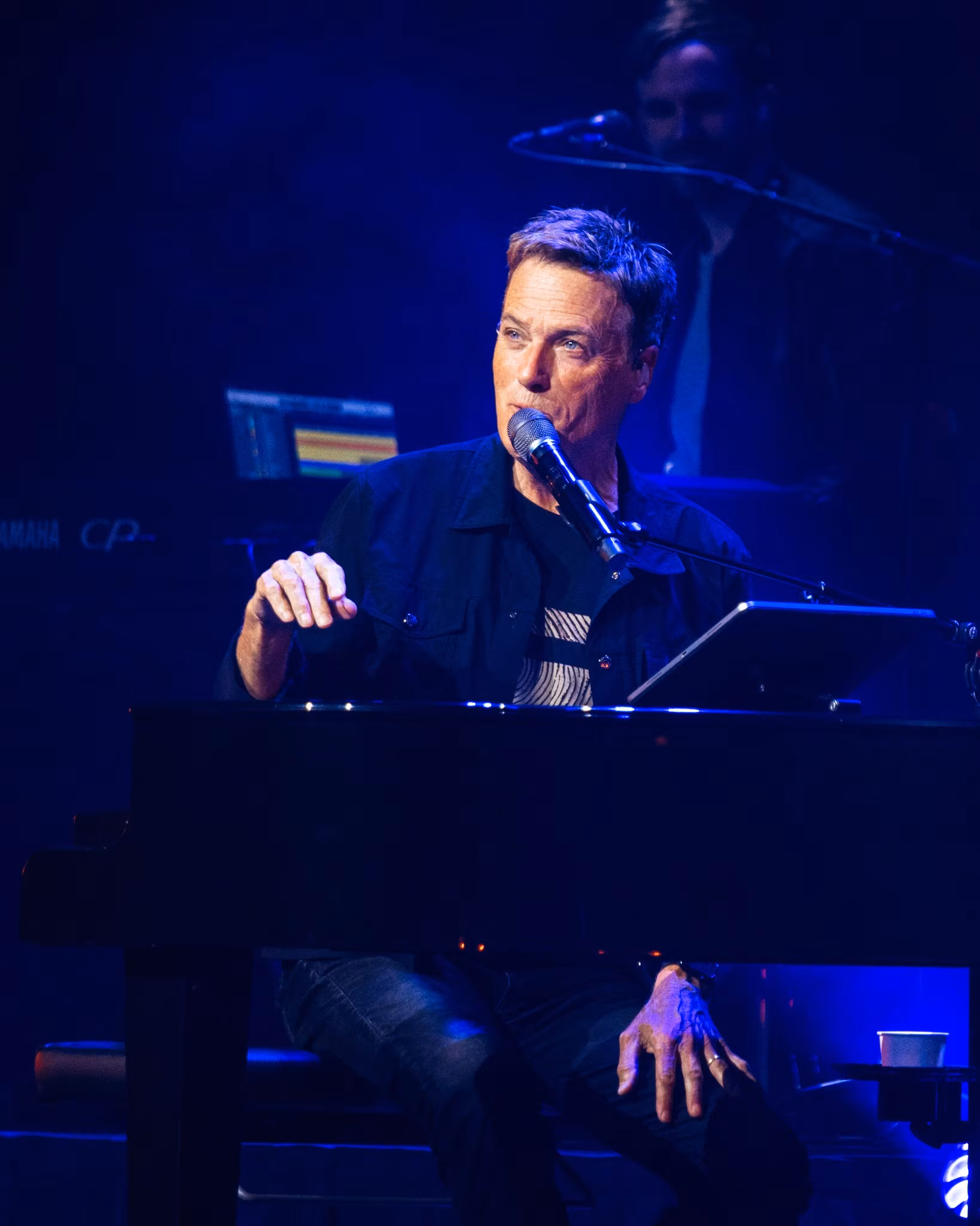 Christian music icon begins BEYOND THE FAR HORIZON run with charged Filadelfia performance