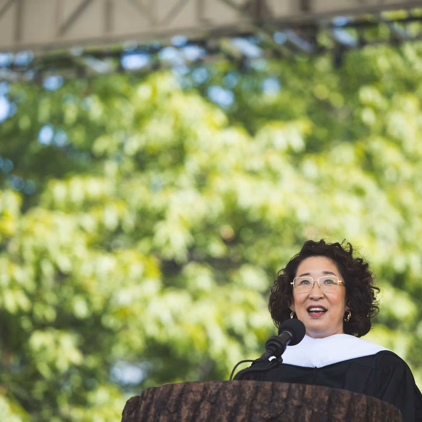 Emmy-winning star swaps stethoscope for tassel in a dance with Dartmouth’s class of ’25!