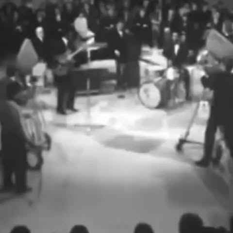 Slash Honors Chuck Berry’s Rock Blueprint