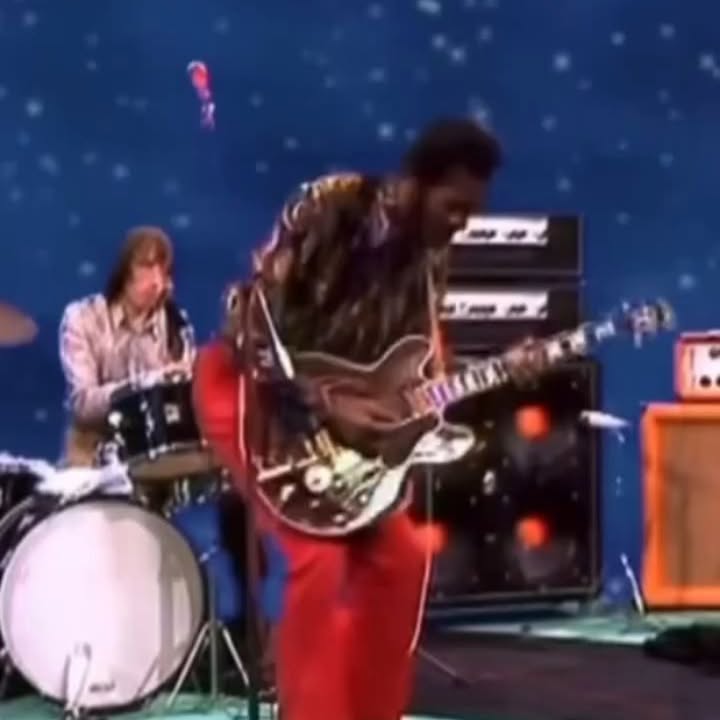 Slash Honors Chuck Berry’s Rock Blueprint
